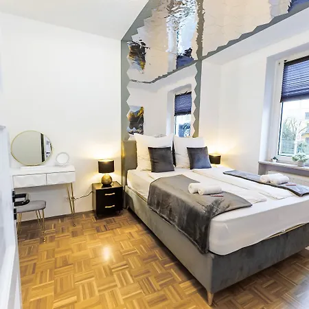 Zentral-kingsize Bett-playstation 4-hbf Nach Koeln Und Duesseldorf Haan